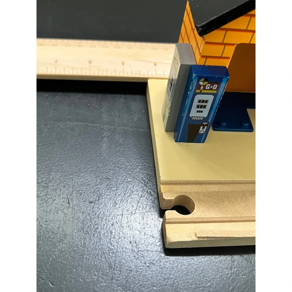 Thomas & Friends Wooden Railway G&O Gas Station Orange Blue OS